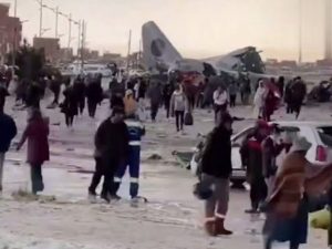 В Боливии разбился военный самолет с деньгами