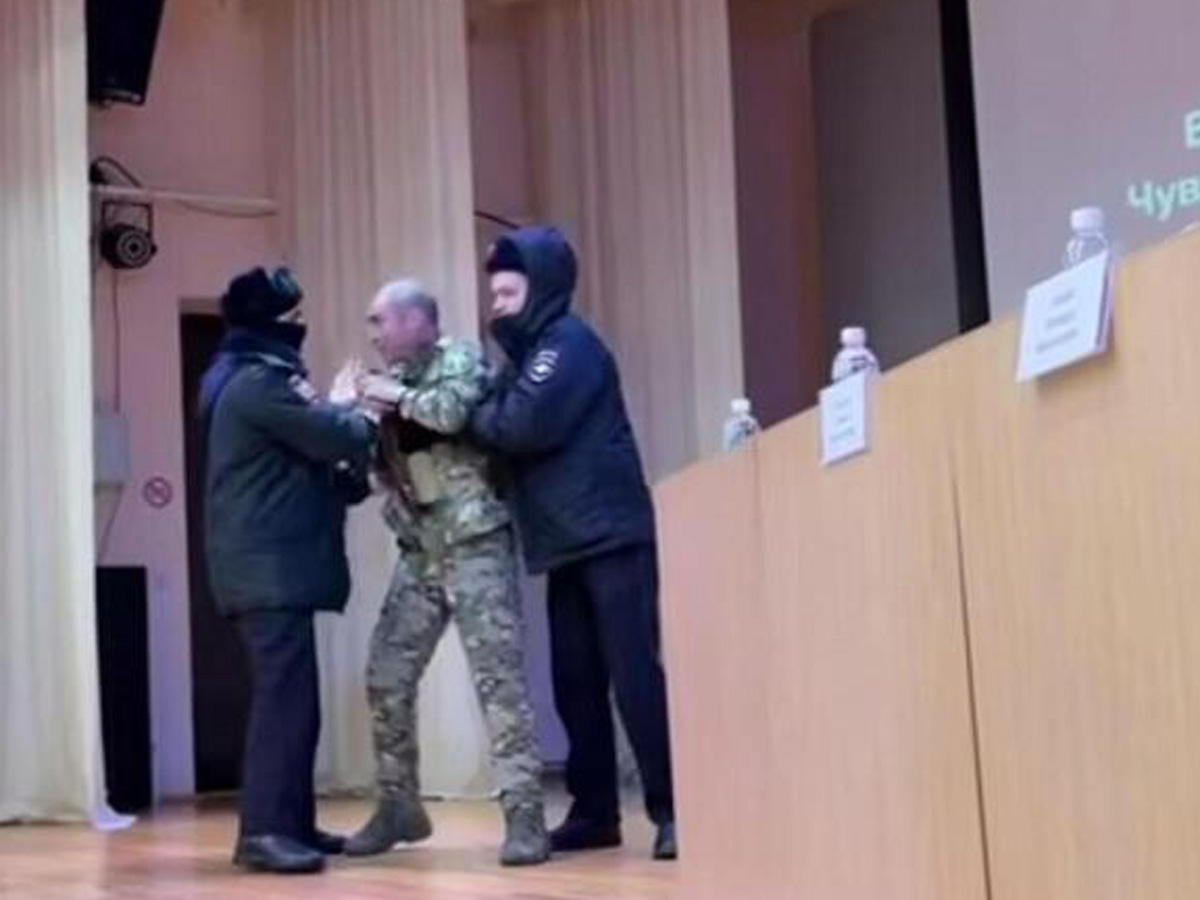 В Чувашии с собрания выгнали участника СВО