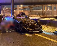 Очевидец снял на видео упавший с эстакады на МКАД Mercedes