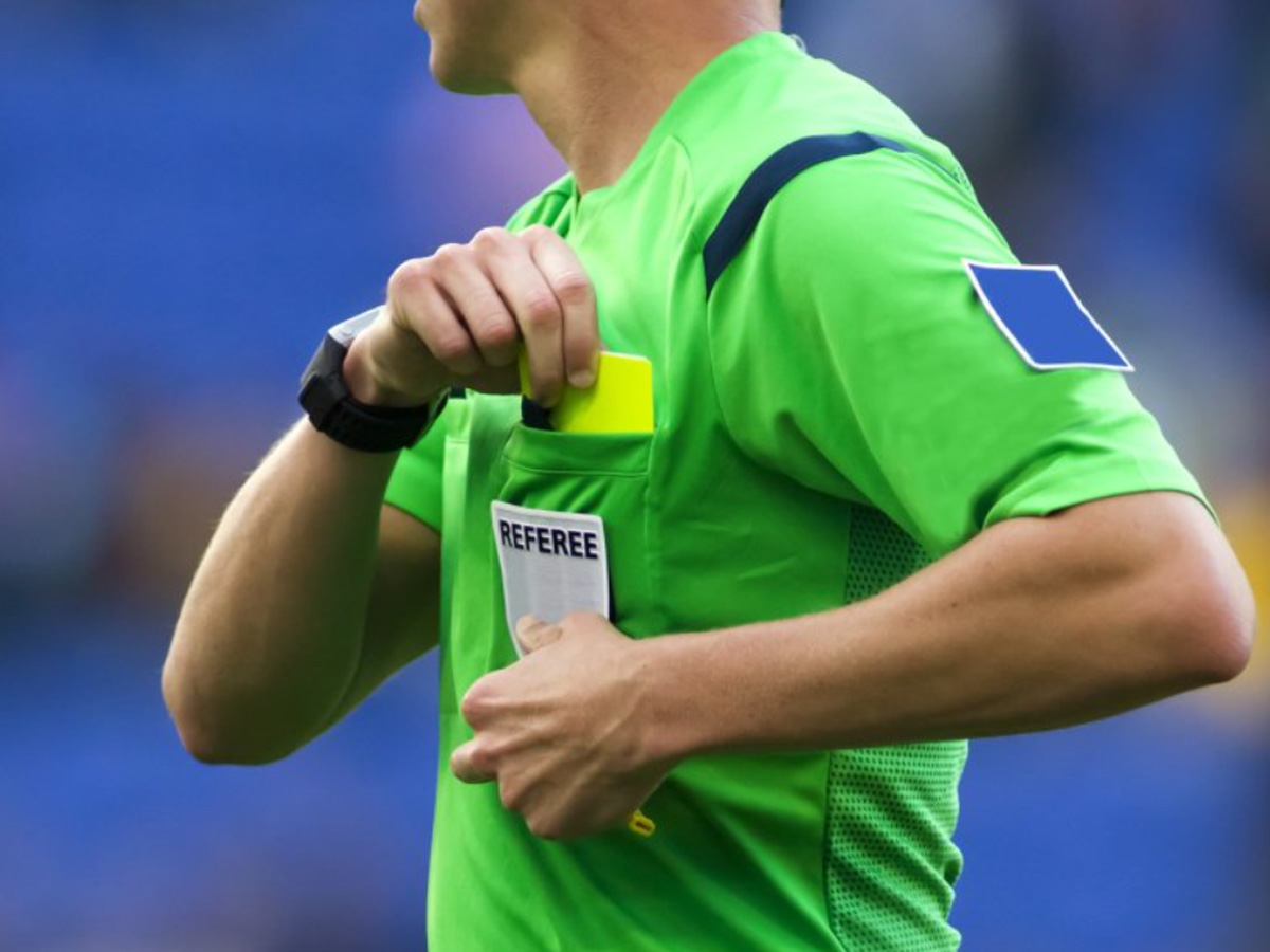Против девяти российских футбольных судей завели дела из-за подозрений в подкупе