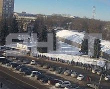 Сотни эстонцев мёрзнут в очередях на границе с Россией по девять часов