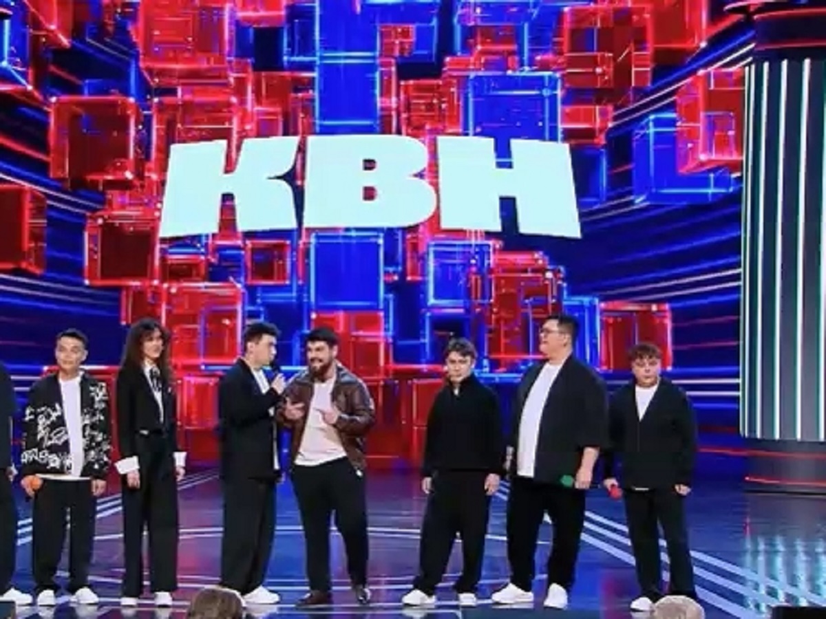 «Ты зачем мне в личку пишешь?»: в КВН впервые пошутили про цензуру в МАХ