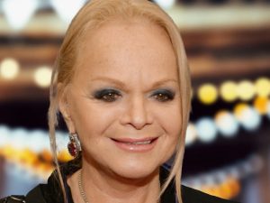 Лариса Долина отсудила 62 млн рублей у мошенников 