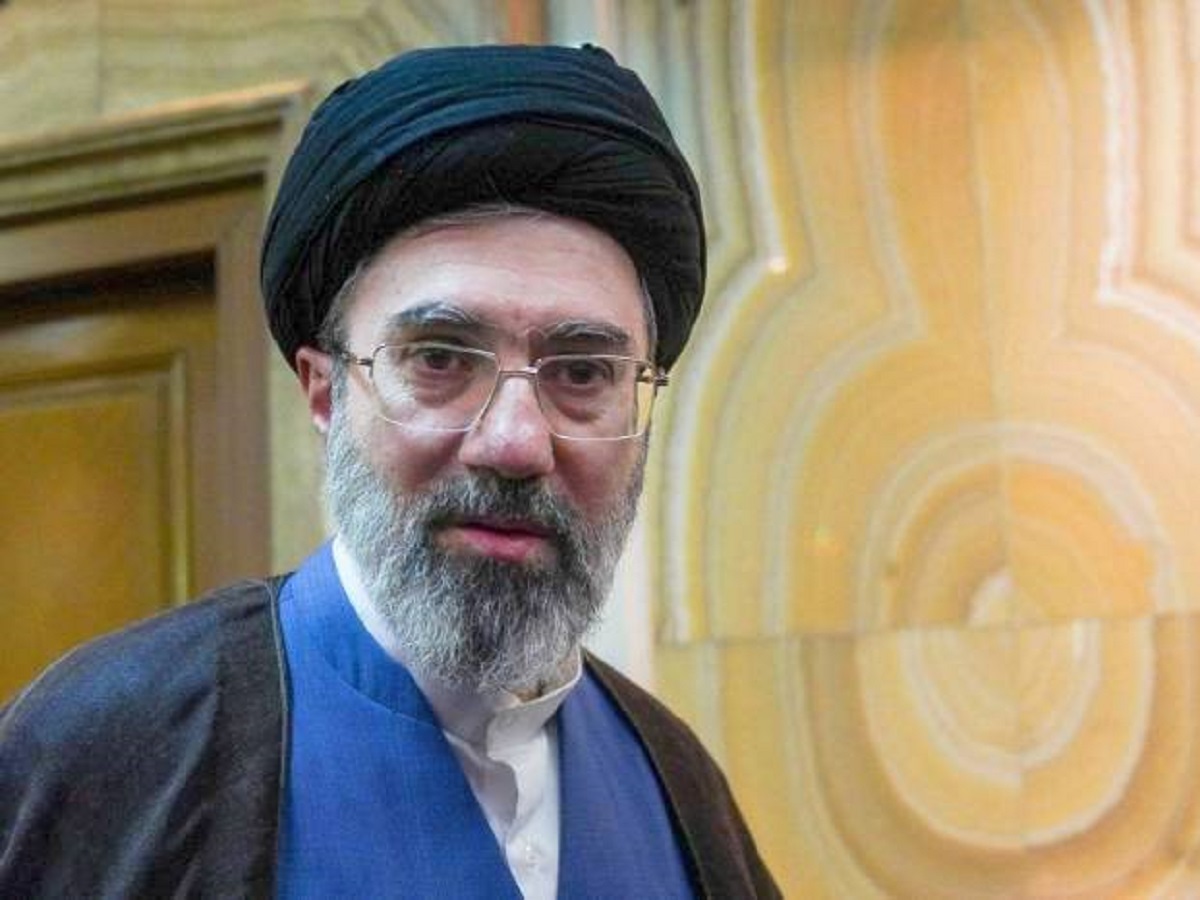 The Telegraph раскрыл, как сыну Хаменеи удалось избежать гибели