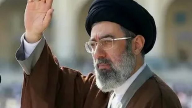 Новый верховный лидер Ирана после авиаудара потерял ноги и находится в коме