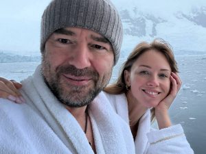 Полина Диброва и Роман Товстик поделились фото из путешествия по Антарктиде