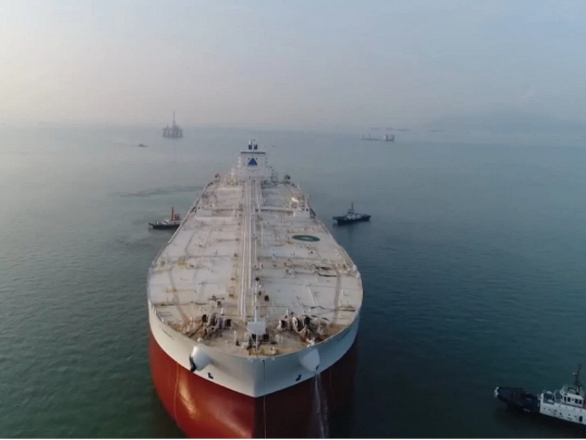 Иран заявил о перекрытии Ормузского пролива: нефть может взлететь до $150