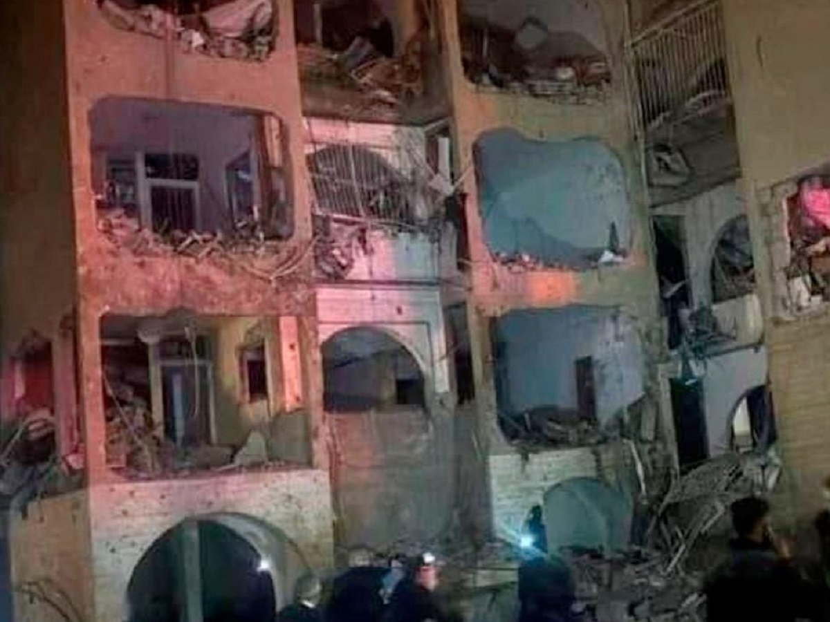 «Десятки пострадавших и мощный пожар»: Иран ударил по городу в Израиле с ядерным объектом