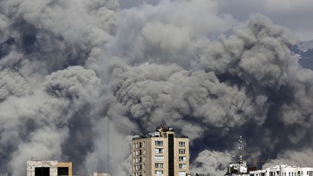 Сбросили 100 бомб: уничтожение бункера Хаменеи попало на видео