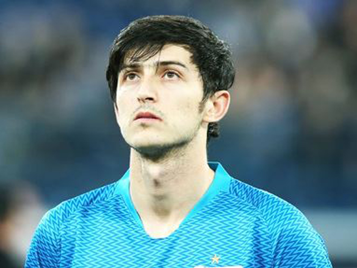 Футболист Азмун