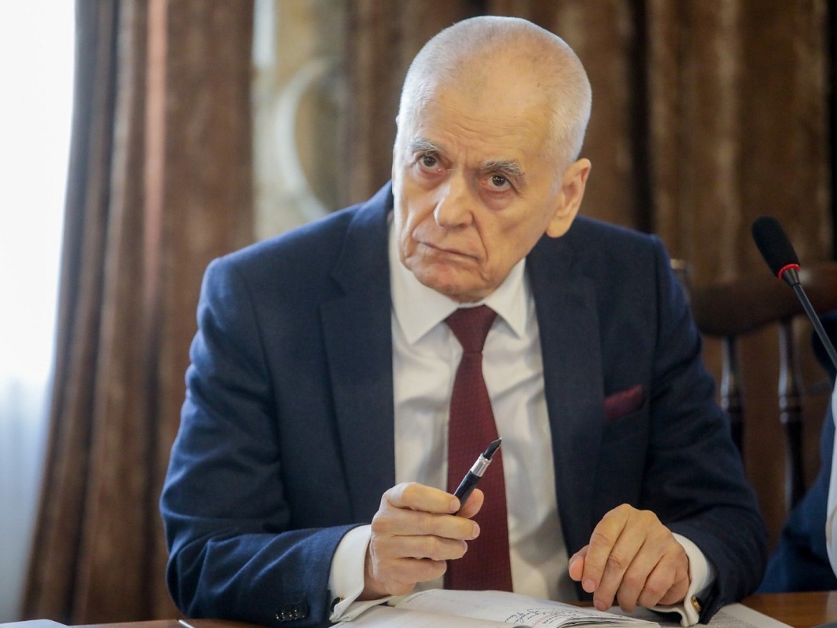 Полезно для экономики: Онищенко поддержал Дерипаску с шестидневкой в России