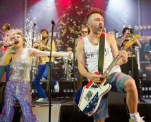 «Самоцензура»: в России певцы начали удалять треки с музыкальных площадок