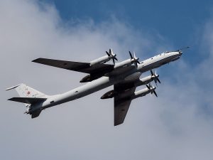 США направили 12 самолетов в погоню за двумя российскими Ту-142 в Арктике 
