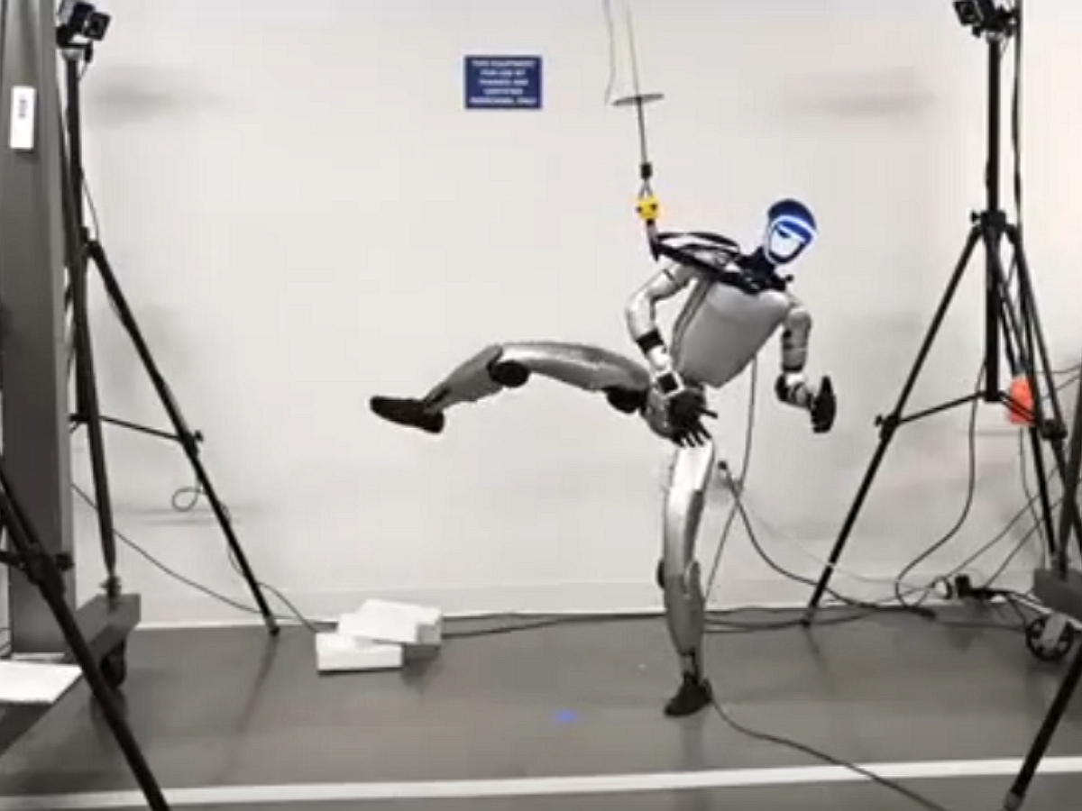 Time: ВСУ впервые вывели на фронт гуманоидных роботов Phantom