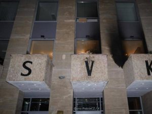 RT: Русский дом в Праге забросали «коктейлями Молотова»