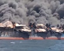 Опубликованы видео мощного пожара на танкере Safesea Vishnu после атаки Ирана