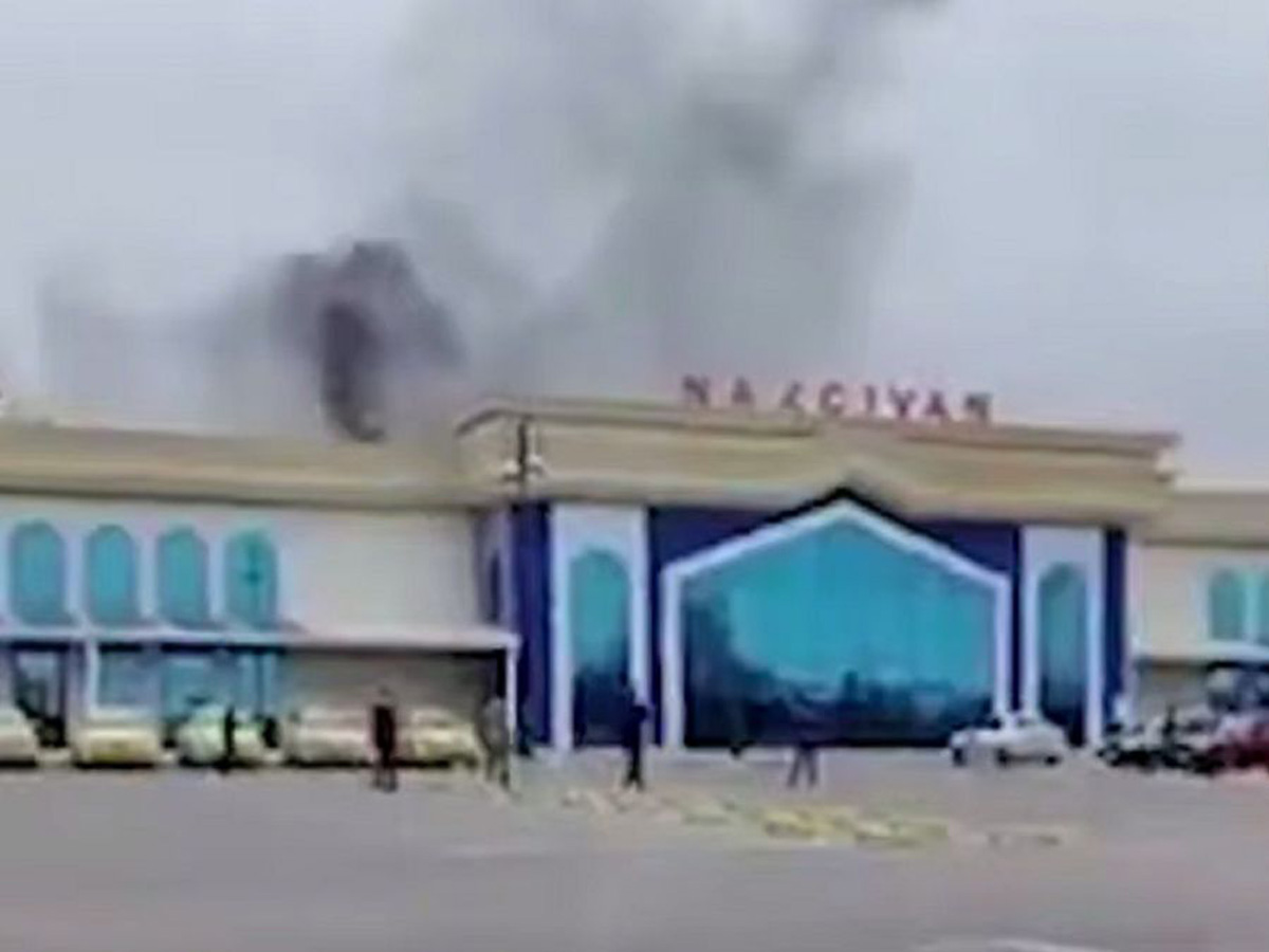 В аэропорту Нахичевань в Азербайджане прогремели взрывы.