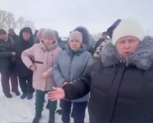 Под Новосибирском люди перекрыли дороги из-за угрозы нищеты и разорения