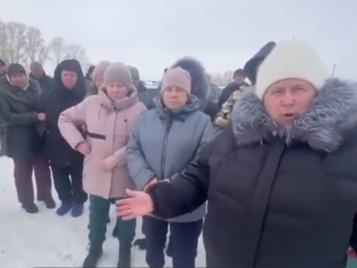 Под Новосибирском люди перекрыли дороги из-за угрозы нищеты и разорения