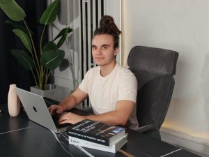 «Начинать не с технологий, а с конкретной бизнес-проблемы»: глава Data Science Insight AI Михаил Евдокимов об ИИ в сфере банкинга и HR