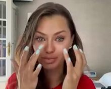 Боня расплакалась после ответа Пескова