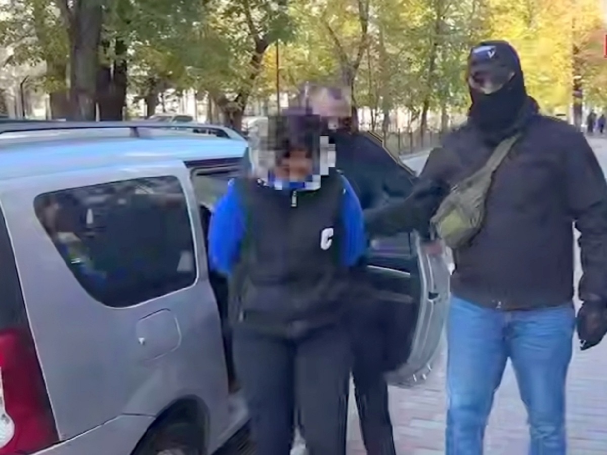 «Сняла лица летчиков»: агента Киева, следившую за военными ВС РФ, задержали в Крыму
