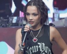 Валя Карнавал