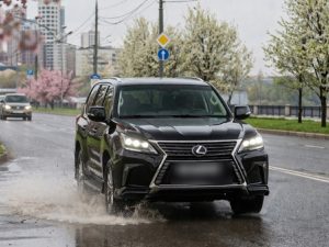 СМИ: в Уфе разгорелся скандал вокруг дорогого Lexus, на котором может ездить мэр