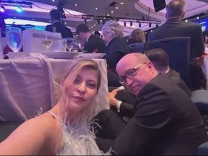 Посол Украины в США опубликовала фото под столом во время покушения на Трампа