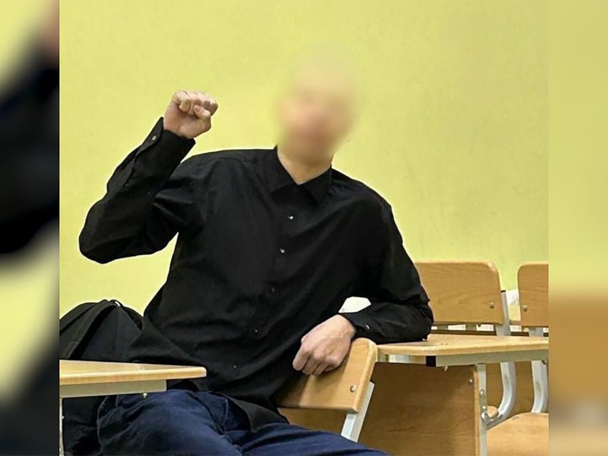 Школьник с ножом