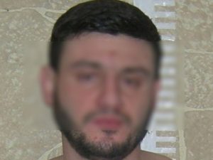 «Сидел у них на шее»: в Таганроге 32-летний мужчина застрелил родителей и бросился в бега