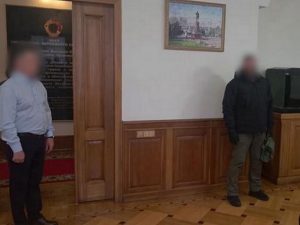 задержали приставов за взятку