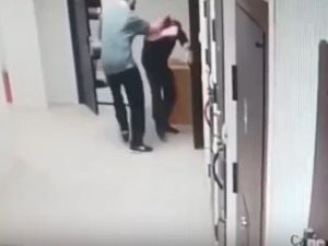 Нападение на полицейского в суде