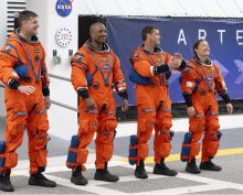 США впервые за 50 лет отправил астронавтов к Луне на корабле Orion