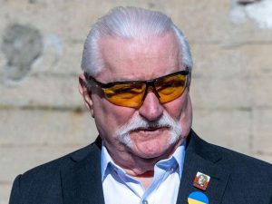 Экс-глава Польши Валенса снял с груди украинский флаг и отказался поддерживать Зеленского