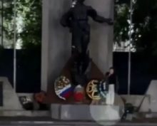 Россиянке придется заплатить 1 млн рублей за танцы на мемориале в Кургане