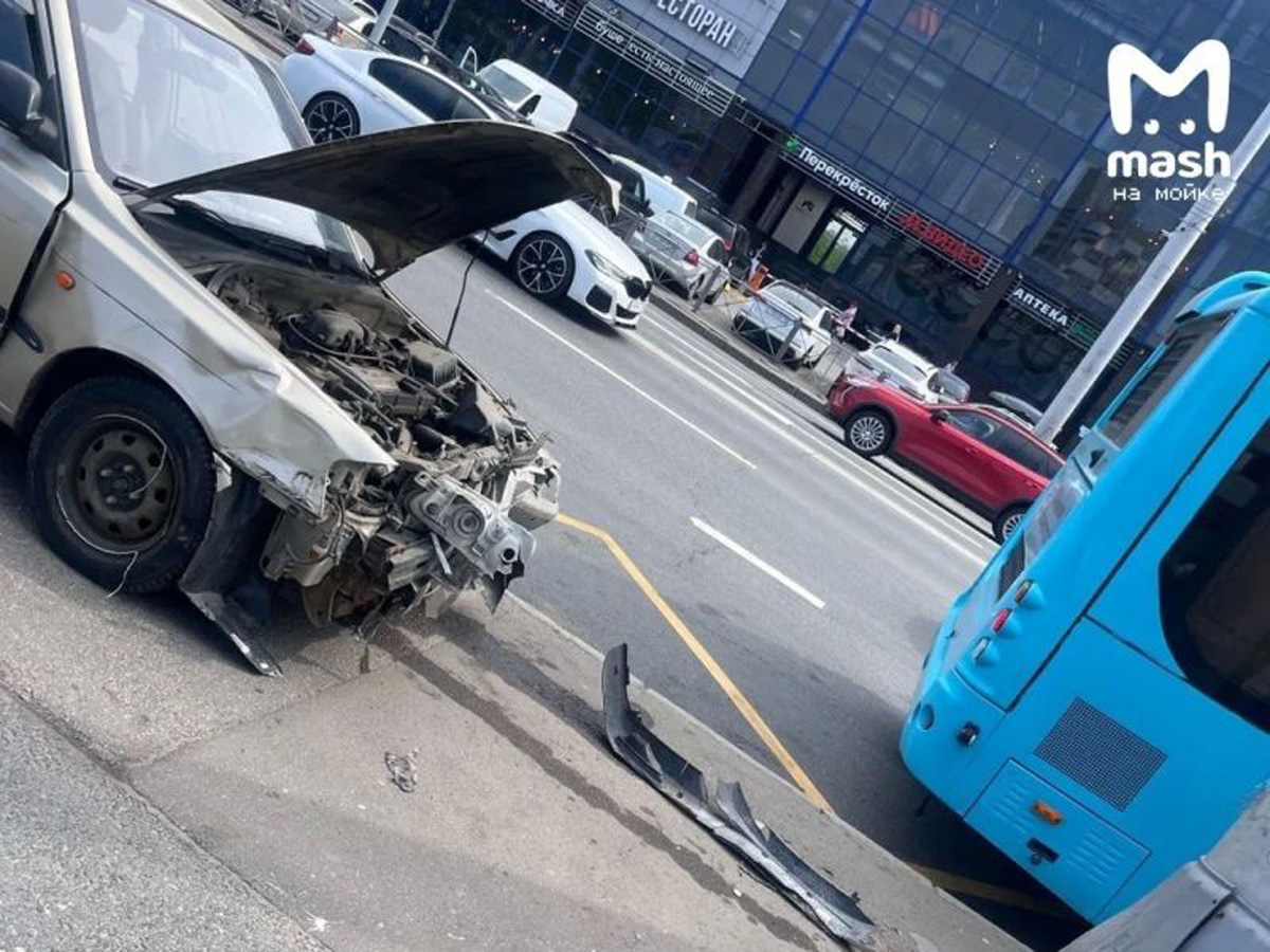 В Санкт-Петербурге машина врезалась в толпу людей