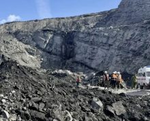 В угольных завалах на Колыме откопали восемь тел