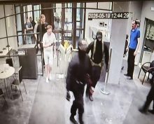 Неизвестные ворвались