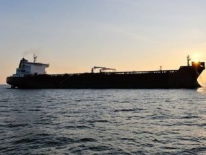 Британия хочет продать нефть с захваченного танкера в пользу Украины