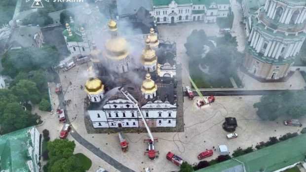 Зеленский обвинил РФ в ударе по лавре, но эксперты нашли детали — они «не бьются»
