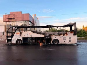 При атаках на поезд в Крыму и автобус в ДНР погибли люди: опубликованы фото