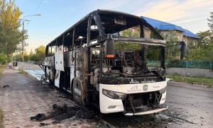 При атаках на поезд в Крыму и автобус в ДНР погибли люди: опубликованы фото