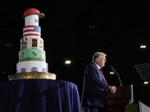 как Трамп праздновал свои дни рождения