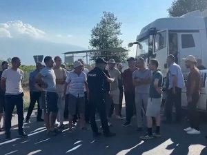 Фермеры в Армении перекрыли дороги