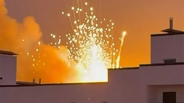Мощные взрывы боеприпасов с ураном под Киевом попали на видео