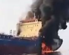 Появилось видео тонущего грузового судна в Ормузском проливе