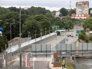 Россия временно закрывает переходы на границе с Финляндией, Эстонией и Латвией