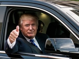 Трамп в машине