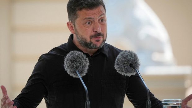 Зеленский впервые объяснил увольнение Фёдорова, выступив за бронестеклом
